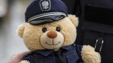 Miś Poli przyciągnął dzieci w Lublinie. Policjanci przypomnieli o drodze do szkoły