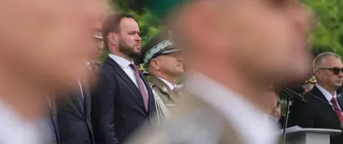 Defilada i odznaczenia na Placu Zamkowym podczas święta Straży Granicznej